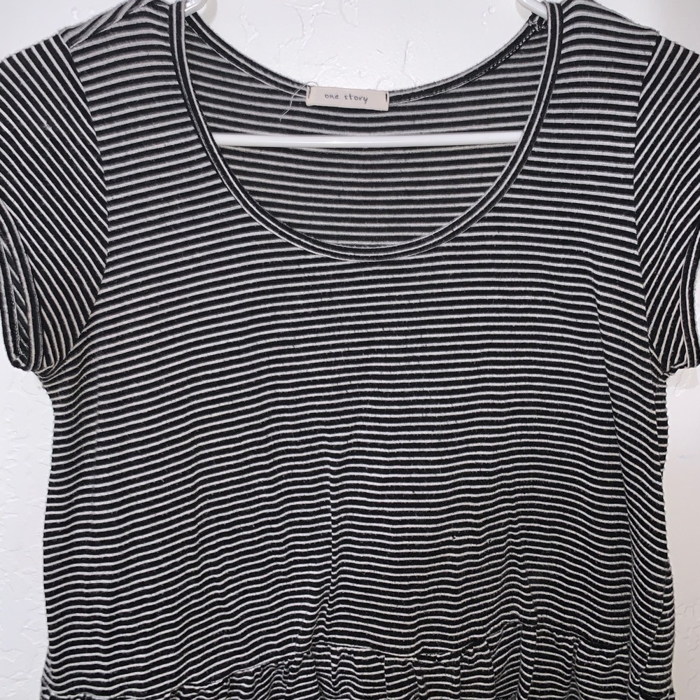 black and white crop top with ruffle bottom